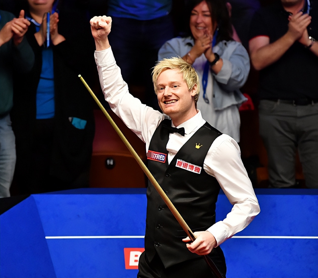 卡利亚里主场告负,战术遭质疑,士气大振 卡利亚里主场告负,战术遭质疑,士气大振