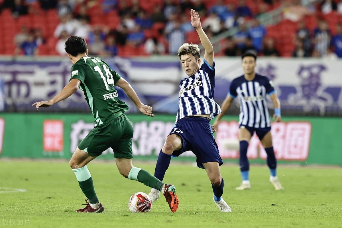 最新比赛中发生的转会传闻引发球迷猜测,引发热议 最新比赛中发生的转会传闻引发球迷猜测,引发热议