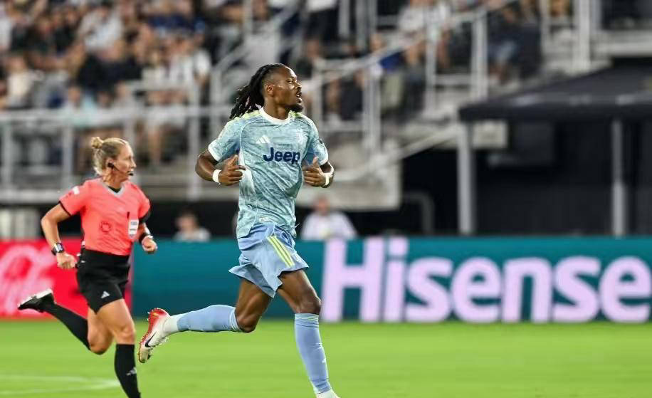 开云体育-轻松踢穿对手防线，尤文图斯稳坐胜局，士气大振