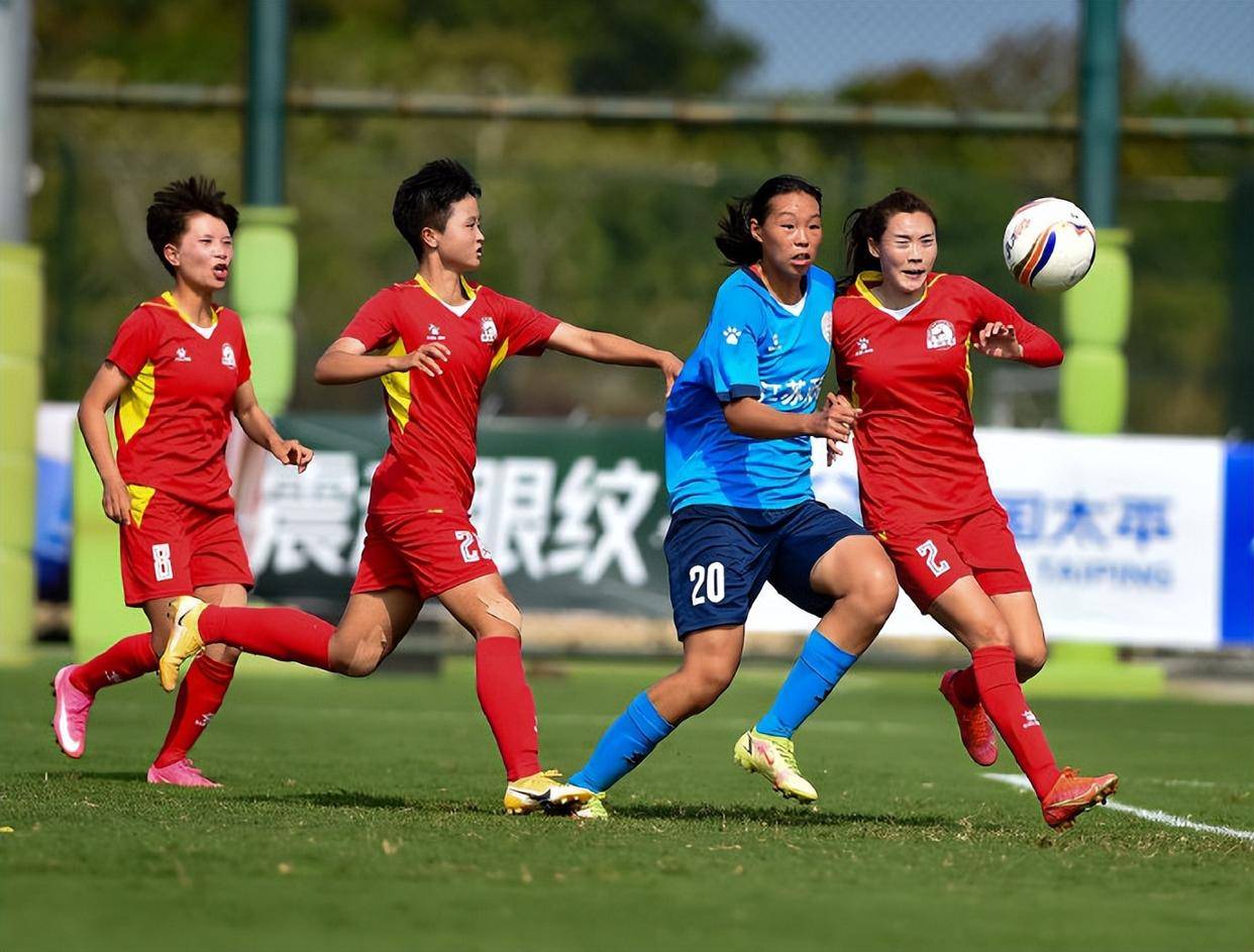 体育赛事：女足选手们达成优异表现，掌声雷动